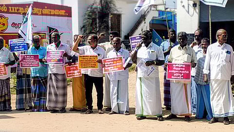 பால் கொள்முதல் விலையை உயா்த்த வலியுறுத்தல்