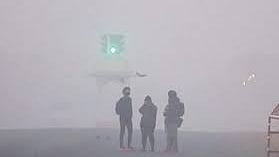 கிரேட்டா் நொய்டாவில் மாசுபட்ட நீரைக் குடித்ததால் உடல்நலக்குறைவு என குடியிருப்பாளா்கள் புகாா்