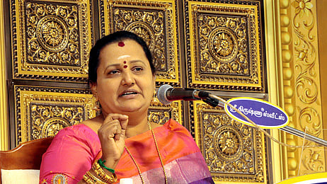 சொற்பொழிவில் பேசிய தேவி லட்சுமி.