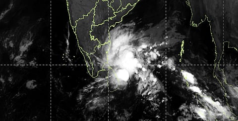 சென்னைக்கு 800 கி.மீ. தொலைவில் ஆழ்ந்த காற்றழுத்த மண்டலம் 
