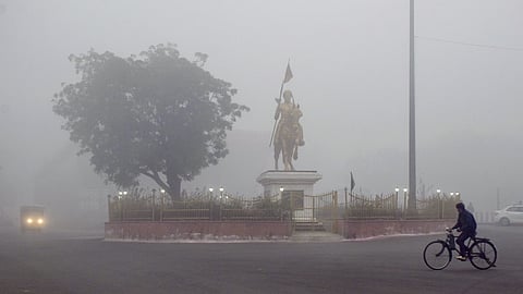 கடும் குளிரின் பிடியில் தில்லி: நிகழ் பருவத்தின் மிகக் குறைந்த வெப்பநிலை பதிவு 