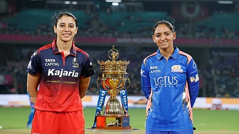 மகளிர் பிரீமியர் லீக் முதல் போட்டி:  மும்பை இந்தியன்ஸ் பேட்டிங்!