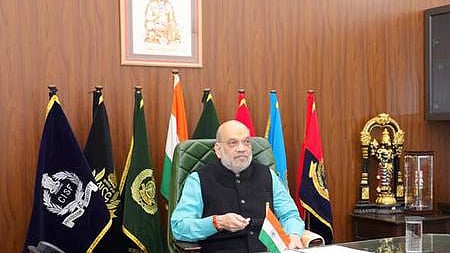 புது தில்லியில் என்எஸ்ஜியின் தேசிய ஐஇடி குண்டுவெடிப்பு பகுப்பாய்வு தரவுத் தளத்தை வெள்ளிக்கிழமை காணொலி வாயிலாக தொடங்கிவைத்த மத்திய உள்துறை அமைச்சா் அமித் ஷா.