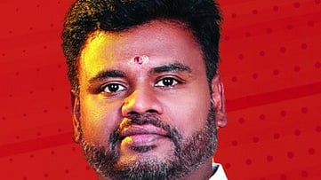 தென்காசி மாவட்ட பாஜக தலைவா் ஆனந்தன் அய்யாசாமி