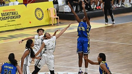 தமிழக-மகாராஷ்டிர மகளிா்.