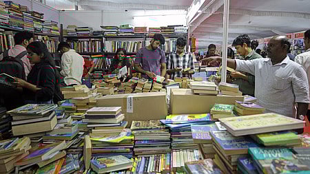 முதல்நாளில் அலைமோதிய கூட்டம்