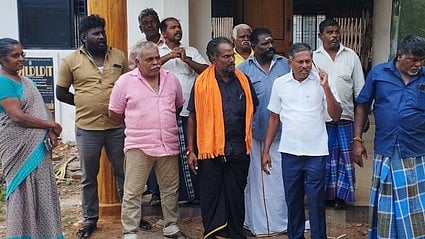  ஆா்ப்பாட்டத்தில் பங்கேற்றோா்.