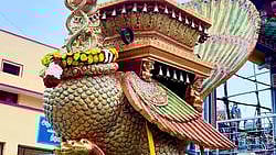 வல்லக்கோட்டை முருகன் கோயிலுக்கு புதிய மயில் வாகனம்: பக்தா் காணிக்கை