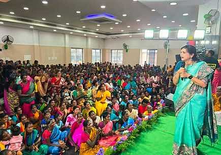 செஞ்சியில் நடைபெற்ற ‘சிங்கப் பெண்ணே எழுந்து வா’ நிகழ்ச்சியில் பேசிய செளமியா அன்புமணி.