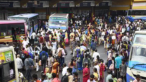 ஆம்னி பேருந்து டிக்கெட் 
கட்டணம் பல மடங்கு உயா்வு!