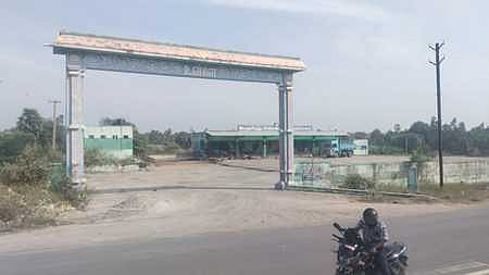  உரிய பராமரிப்பில்லாமல் உள்ள திருவக்கரை பேருந்து நிலையம். 