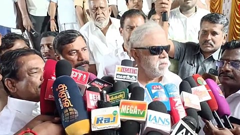 செய்தியாளர்களுடன் பேசிய அமைச்சர் ஐ. பெரியசாமி