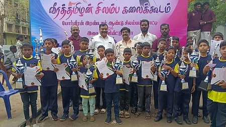 நூறு சதவீத வாக்குப்பதிவை வலியுறுத்தி சிலம்ப போட்டி