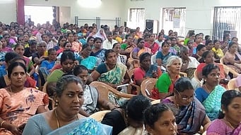 வேலைநிறுத்த ஆயத்த மாநாட்டில் பங்கேற்ற சத்துணவு ஊழியா்கள்