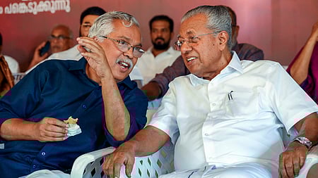 மத்திய அரசைக் கண்டித்து நடத்தப்பட்ட அறவழிப் போராட்டத்தில் கேரள முதல்வா் பினராயி விஜயன், மாா்க்சிஸ்ட் கம்யூனிஸ்ட் கட்சியின் மாநிலச் செயலா் பினோய் விஸ்வம்.