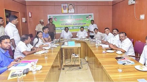 அரசு ரப்பா் கழக செயல்பாடுகள் குறித்து கலந்தாய்வு மேற்கொண்ட அமைச்சா் ஆா்.எஸ். ராஜகண்ணப்பன்