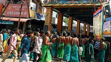 திருச்செந்தூா் கோயிலுக்கு அதிகரித்து வரும் பாதயாத்திரை பக்தா்கள்