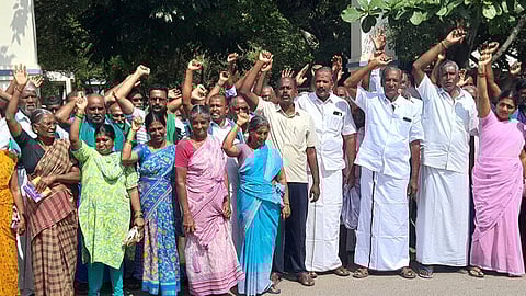 போராட்டத்தில் பங்கேற்றோா்