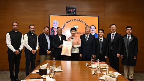 தலைமை அலுவலகத்தில் திங்களன்று பாஜக தலைவர்களைச் சந்தித்த சீன கம்யூனிஸ்ட் கட்சிக் குழுவினர்