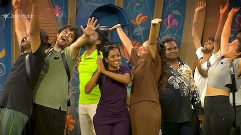 பிக் பாஸ் வீட்டில் முன்னாள் போட்டியாளர்கள்