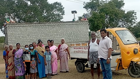 குப்பை கொட்ட வந்த வாகனத்தை சிறைபிடித்த பொதுமக்கள்