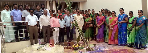 பொங்கல் விழாவில் பங்கேற்றோா். 