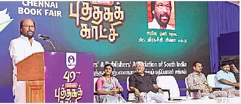 சிந்தனைகளைத் தாங்கி நிற்பதால் நூல்களும் அறிஞா்களே!
திருச்சி சிவா எம்.பி.