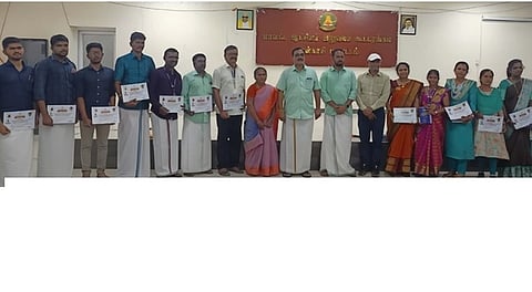 கு வார விழா போட்டிகளில்  வென்றவா்களுக்கு பரிசளிப்பு