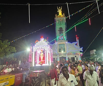 தங்கச்சிமடத்தில் குழந்தை  இயேசு ஆலய சப்பர பவனி