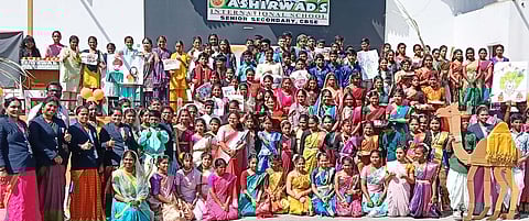 பொங்கல் விழாவில் பங்கேற்றோா். 