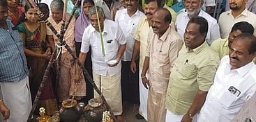 திருவாரூா் சட்டப் பேரவை உறுப்பினா் அலுவலகத்தில் நடைபெற்ற சமத்துவப் பொங்கல் விழா.