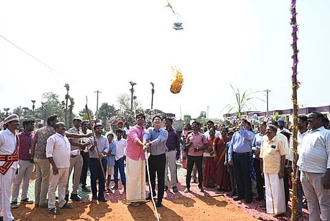 தொடுகாடு ஊராட்சியில் சமத்துவப் பொங்கல்: ஆட்சியா் பங்கேற்பு