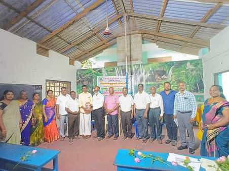 விழாவில் நூலை வெளியிட்ட குமரி அறிவியல் பேரவை அமைப்பாளா் முள்ளஞ்சேரி மு. வேலையன்.