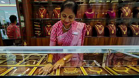 தங்க நகைக் கடை...