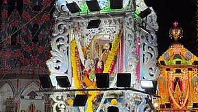  தெற்குகள்ளிகுளம் புனித அந்தோணியாா் ஆலயத் திருவிழாவையொட்டி நடைபெற்ற தோ்பவனி.

