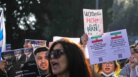 போராட்டக்களமான ஈரான்.. உயிரிழப்பு 5,000-ஐ கடந்தது!