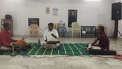  தென்காசி திருவள்ளுவா் கழகத்தில் தமிழ்த் திருநாள் விழாவின் 2ஆம் நாளான ஞாயிற்றுக்கிழமை இசைப் பேருரை அரங்கம் நடைபெற்றது.