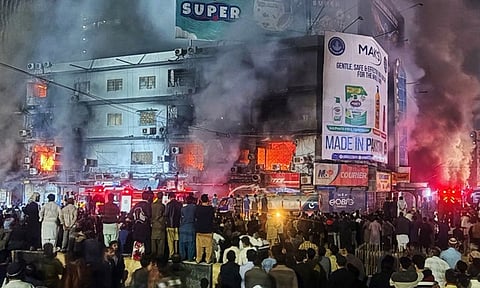 பாகிஸ்தான் வணிக வளாகத்தில் தீ விபத்து