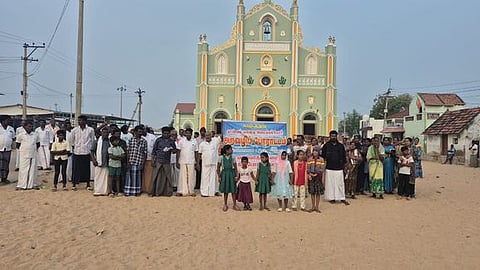 போராட்டத்தில் ஈடுபட்ட கூத்தங்குழி மீனவா்கள்