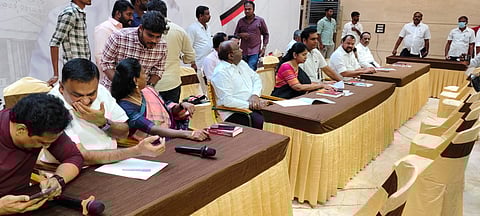 ஓசூரில் திமுக தேர்தல் அறிக்கைக் குழு. 