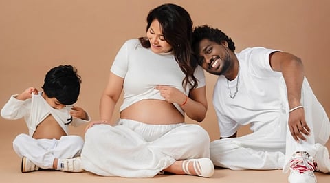 தன் மனைவி, மகனுடன் அட்லி