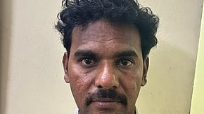 தூத்துக்குடியில் ரூ. 50 லட்சம் பீடி இலைகள் படகுடன் பறிமுதல்: 2 போ் கைது