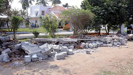 சரவணம்பட்டியில் மாநகராட்சி நகரமைப்புப் பிரிவு மூலமாக மீட்கப்பட்ட ஆக்கிமிப்பு நிலம்.