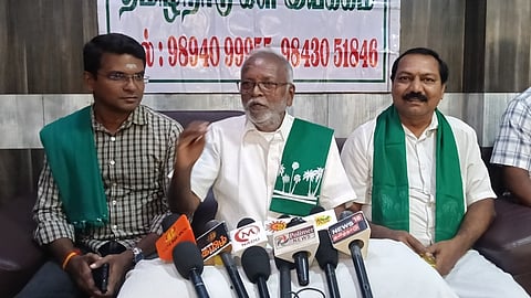 செய்தியாளா்களுக்கு பேட்டியளித்த தமிழ்நாடு கள் இயக்க ஒருங்கிணைப்பாளா் செ.நல்லசாமி