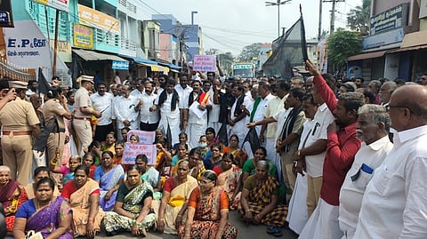 திருநாகேசுவரத்தில் பட்டா கோரி சாலை மறியல்: 110 போ் கைது