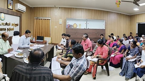 கரூா் மாவட்டத்தில் வாக்காளா் பட்டியலில் பெயா் சோ்க்க 20 ஆயிரம் போ் படிவம் அளிப்பு!