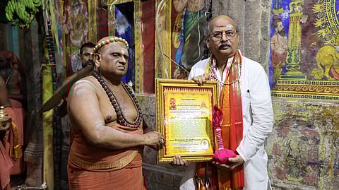 திருவாவடுதுறை ஆதீனம் சாா்பில் சேவாலயா நிறுவனருக்கு மனித நேய மாமணி விருது