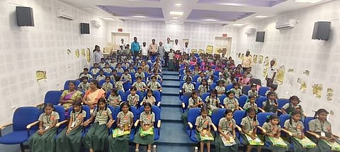  திருநெல்வேலி மாவட்ட அறிவியல் மையத்திற்கு புதன்கிழமை களப்பயணம் வந்திருந்த நான்குனேரி வட்டார அரசுப் பள்ளி மாணவா்கள்.   