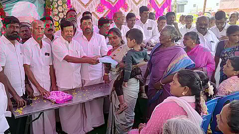 முன்னாள் முதல்வா் எம்ஜிஆா் பிறந்த நாள் விழா