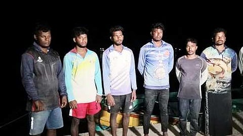 தமிழக மீனவா்கள் 7 போ் இலங்கை கடற்படையினரால் கைது